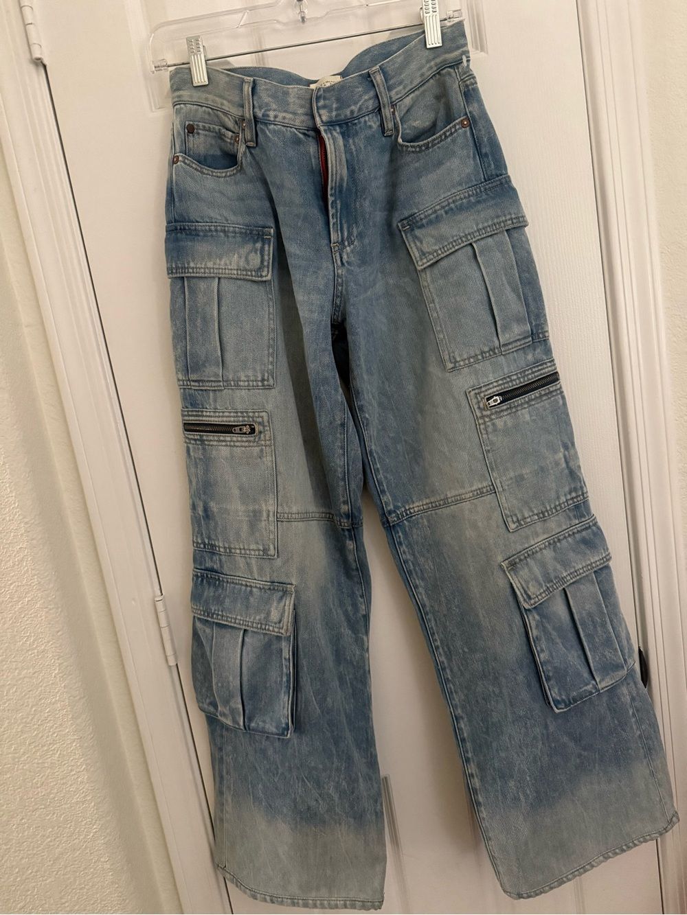 Alice + Olivia Light Wash Cargo Wide-Leg Jeans - Picture 4 of 5